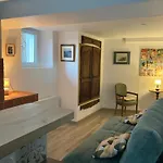 Avec Vue Sur Le Château De Montségur *