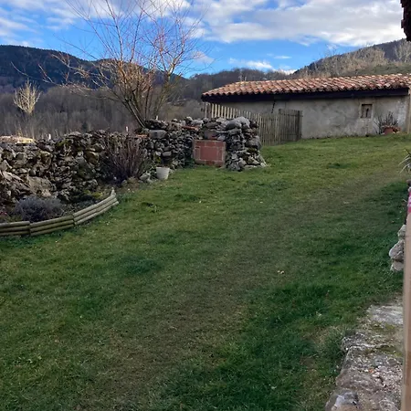 Avec Vue Sur Le Chateau De Montsegur