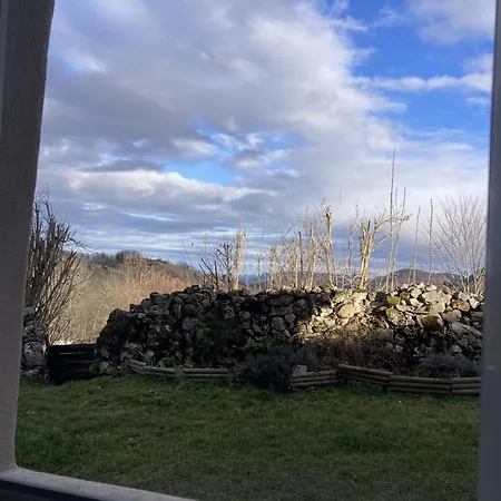 Avec Vue Sur Le Chateau De Montsegur Montferrier