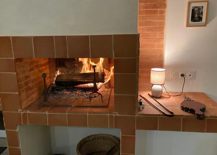 Avec Vue Sur Le Chateau De Montsegur * Montferrier