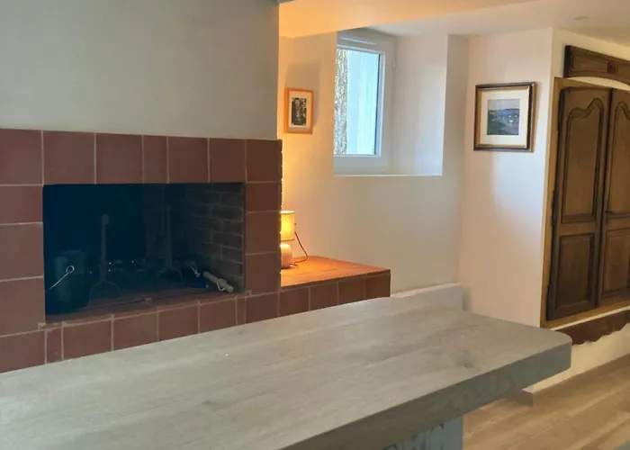 Avec Vue Sur Le Chateau De Montsegur Διαμέρισμα