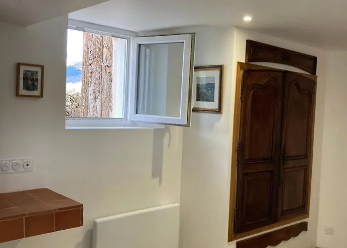 Avec Vue Sur Le Chateau De Montsegur Apartment Montferrier