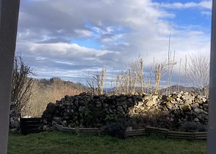 Avec Vue Sur Le Chateau De Montsegur Montferrier